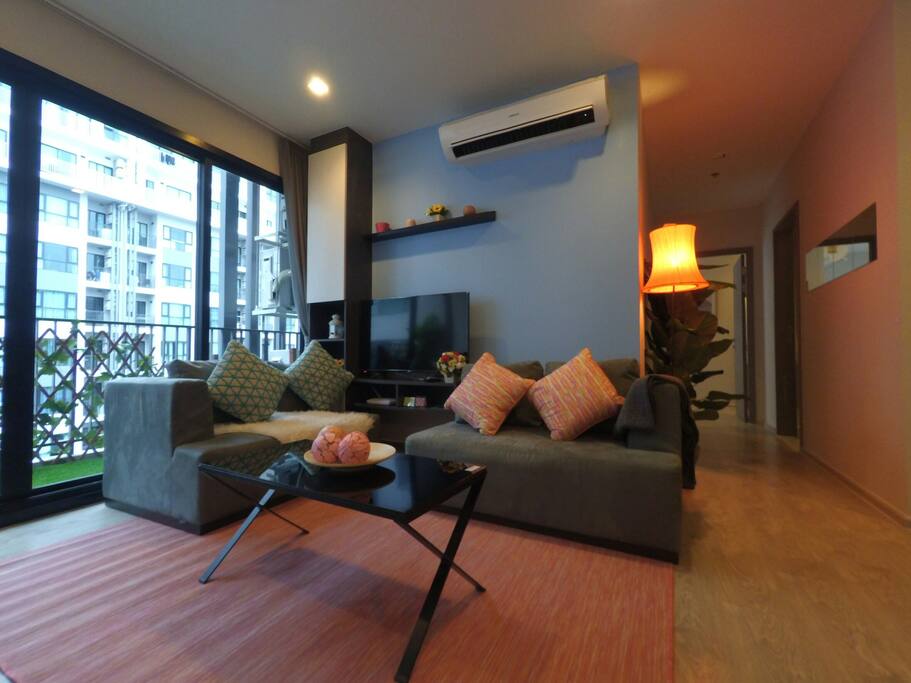 STYLISHLY CHIC & FUN LIVING ROOM WITH TRIPLE BUNK BEDS