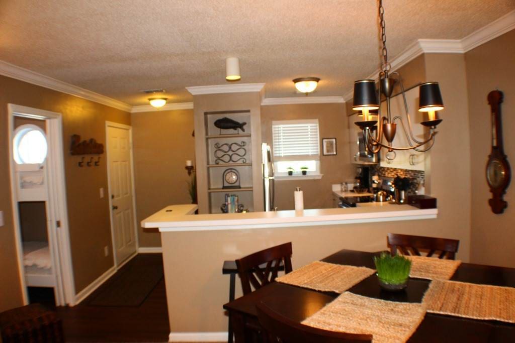 Dining Table, Furniture, Table, Dining Room, Indoors
