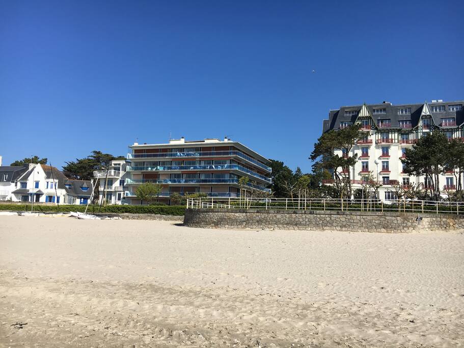 A côté de l'Hermitage, quartier des grands Hôtels et du Casino