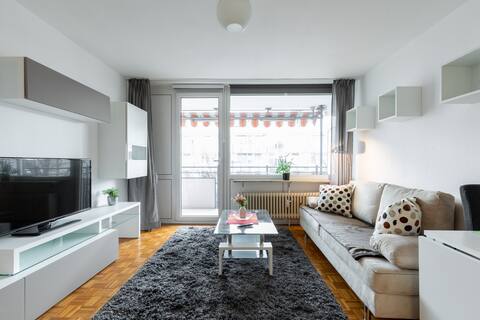 Quiet apartment, bright and clean