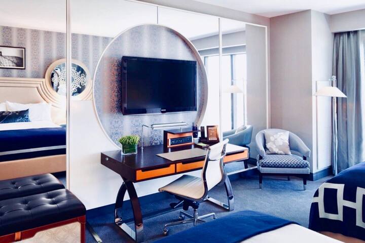 Luxury Suite with Breathtaking Views of the Strip! gallery image 3