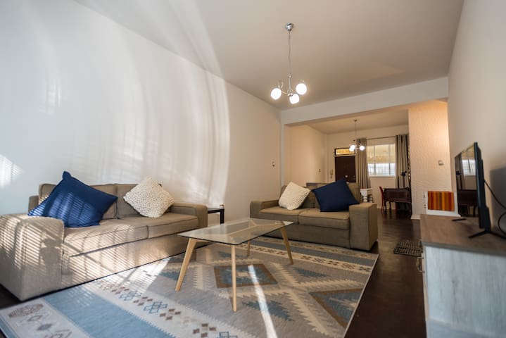 Newly Renovated Apartment in the heart of Rosebank