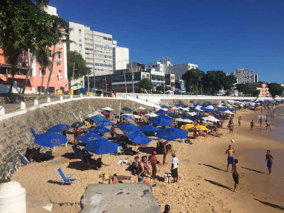15 minute walk down to porto da barra. Enjoy this amazing beach and plenty of restaurants and bars.