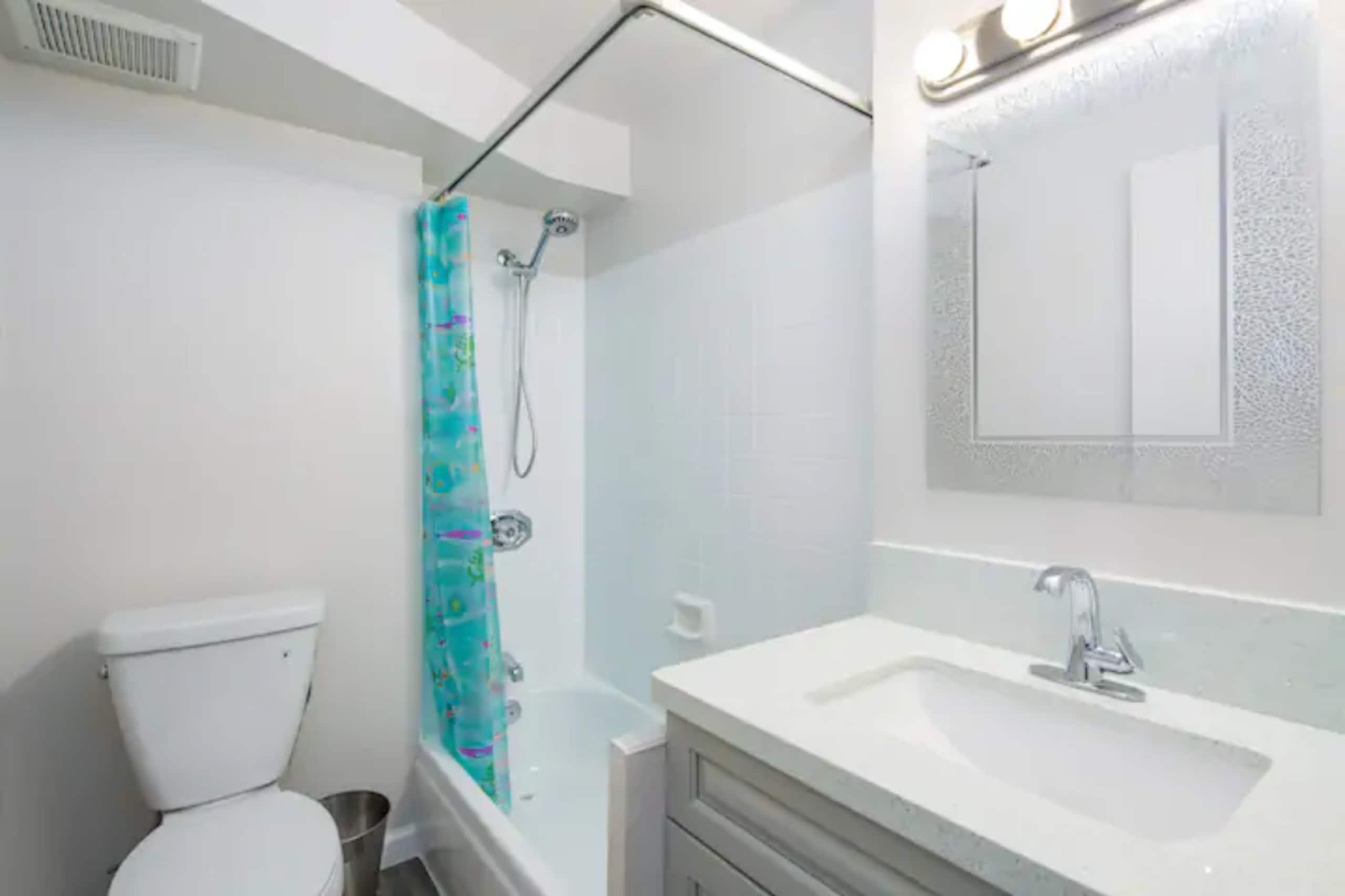 Condo in Honolulu · ★4.53 · Studio · 1 bed · 1 private bath - Image 8