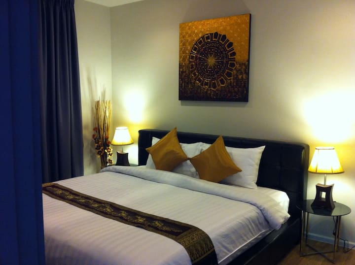 Glavna spavaća soba (bračni krevet), televizor s bežičnim internetom u spavaćoj sobi