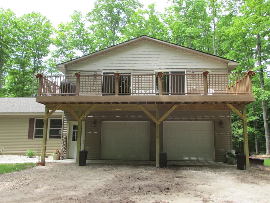 Guest House w/Deck - 2nd Floor