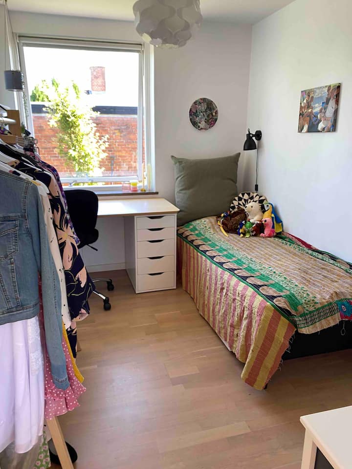 Habitación para adolescentes con cama individual