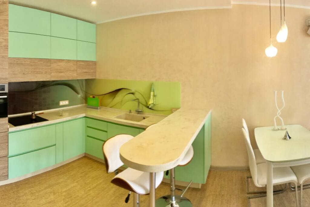 Kitchen (microwave, dishwasher, fridge)