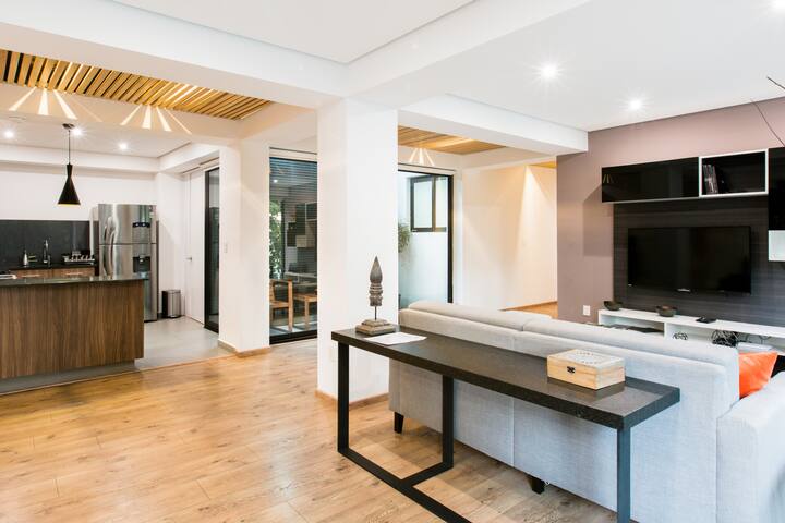 Secret Atrium in Modern Polanco Apartment gallery image 3