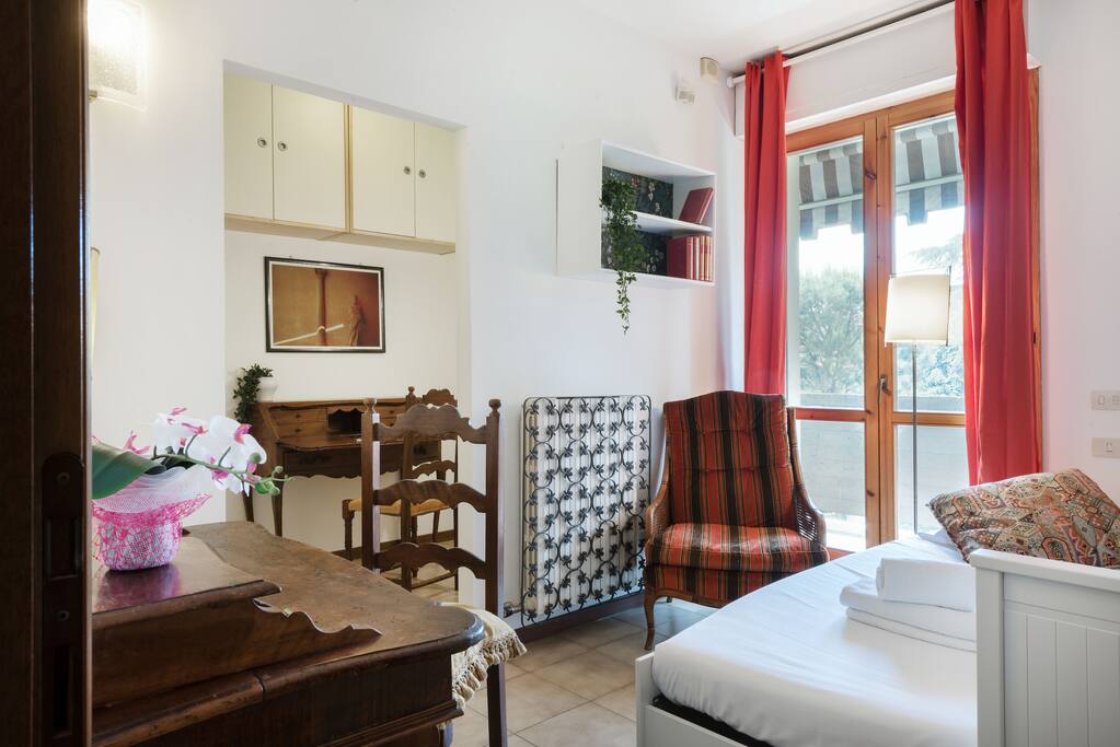 The second bedroom: the comfortable double bed with soft bed-linen and towels