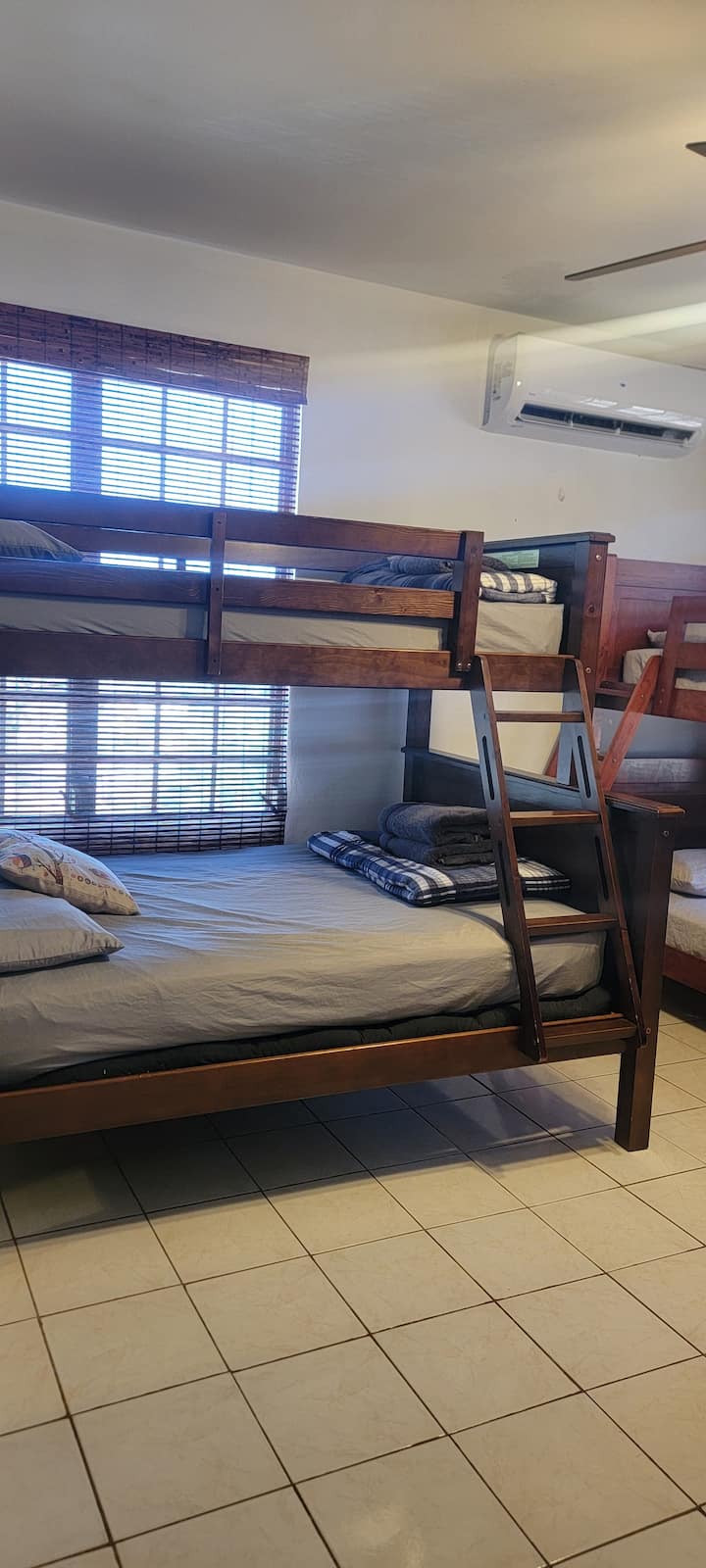 Room 2
Litera full down twin top