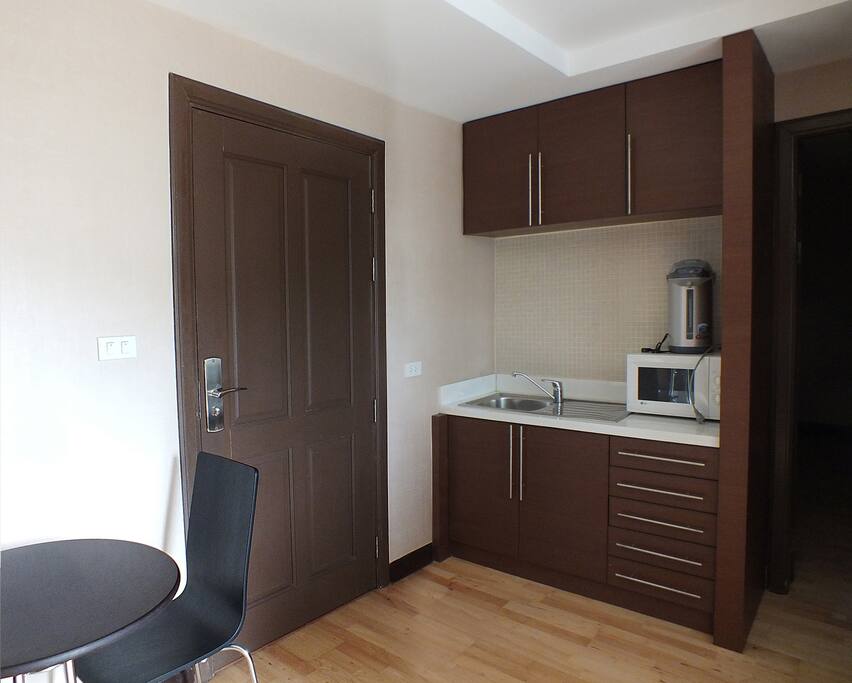 SMALL KITCHEN