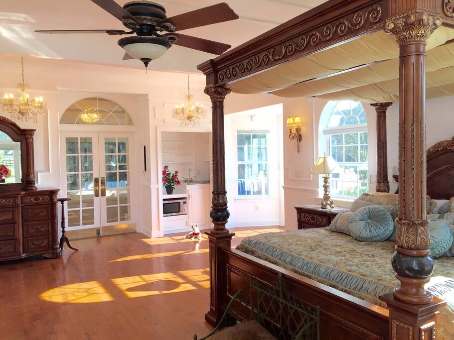 Private Master Bedroom w private bath & private side entrance, $99 per night, 7 night minimum stay, very comfortable king canopy bed, TV, wifi, Internet, kitchenette, use of main house common areas, laundry