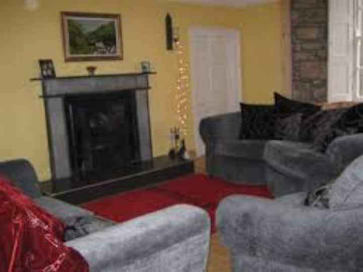 Farmhouse With Mountain Views And Hot Tub - Carrick-on-Suir