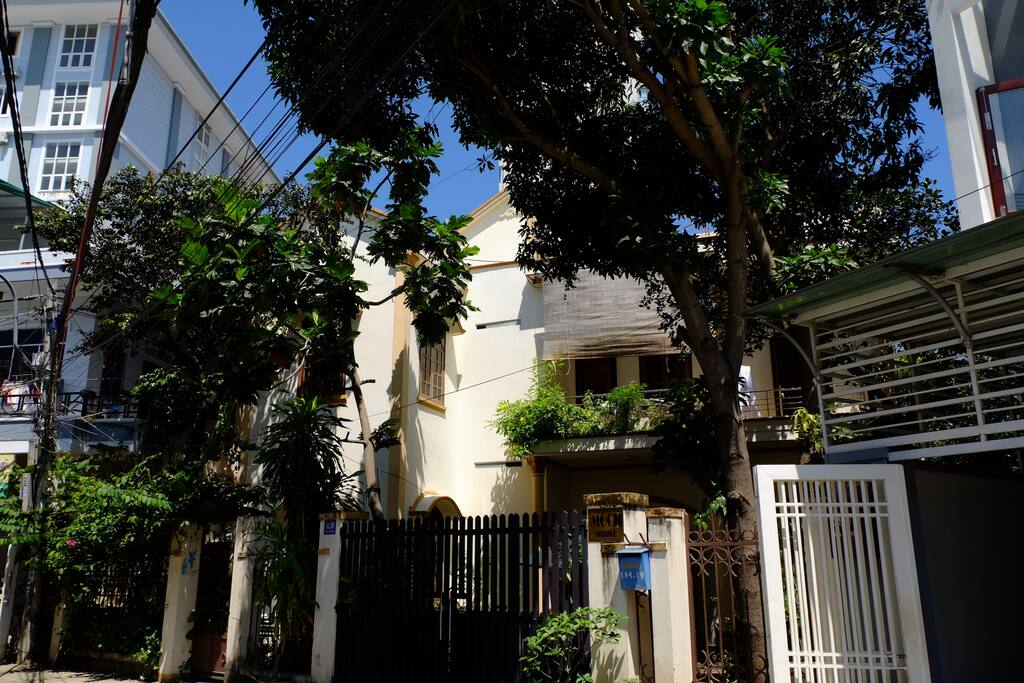 Moon house - frontside