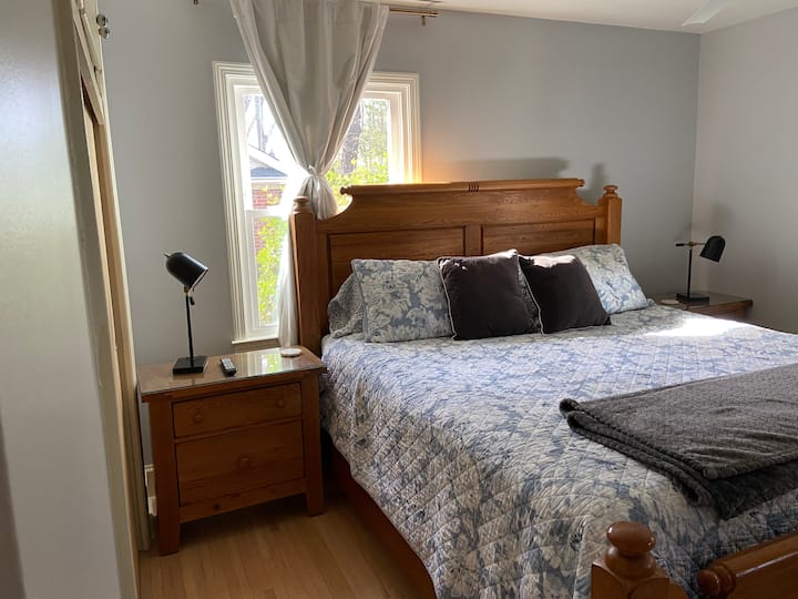 Dormitorio principal con cama king size