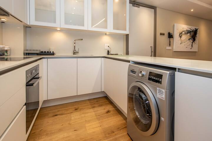 Stylish Two Bedroom Apartment in The Glengariff. gallery image 5