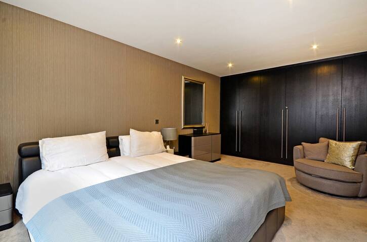 Luxury 2B 2BA flat near Oxford St. gallery image 5