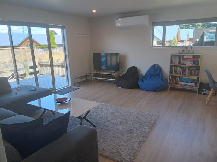 Modern 4 Bedroom  In Quiet, Convenient Location - Ohakune