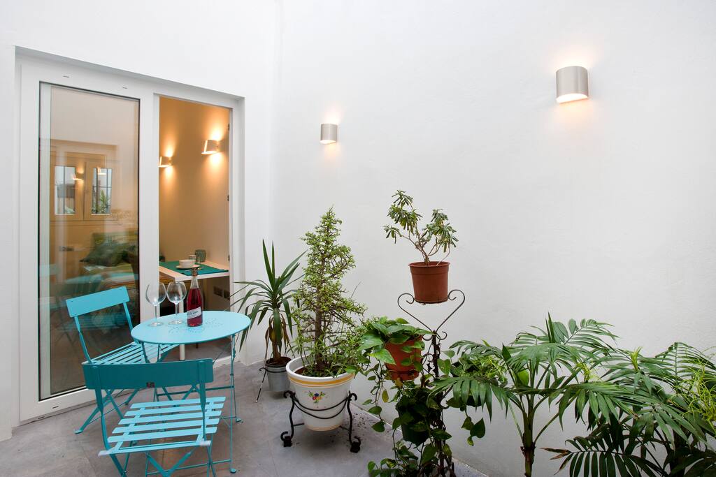 Patio interior delantero