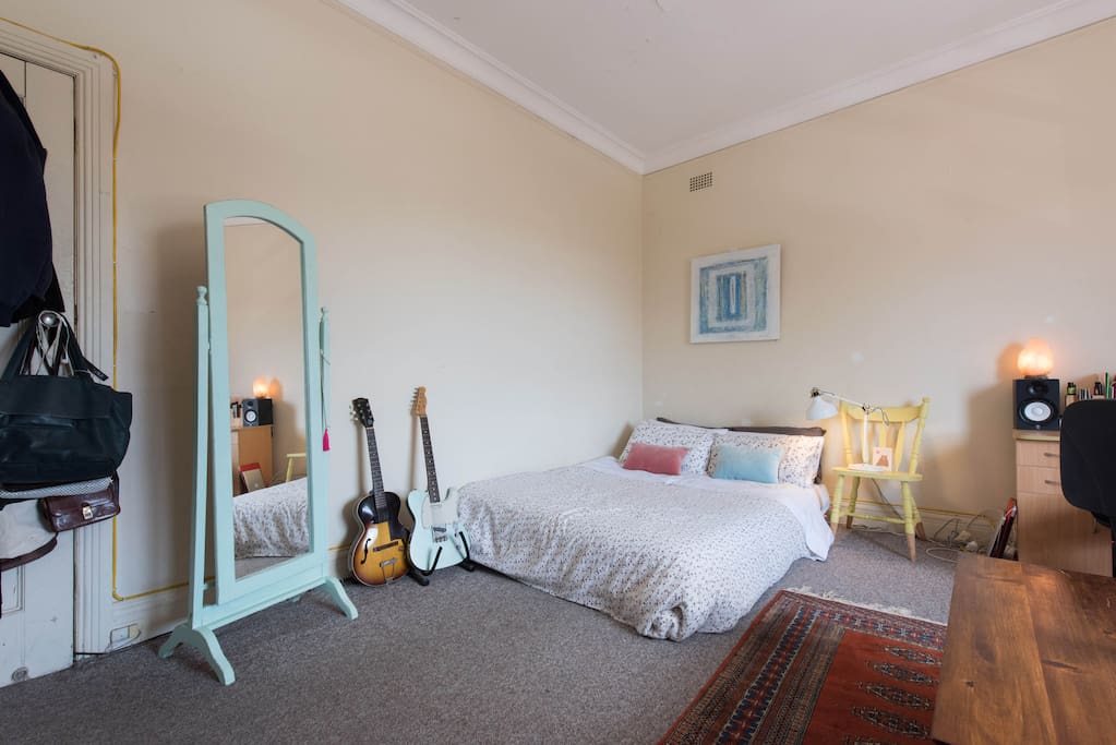 The Main Bedroom has plenty of room with a Queen size futon bed.