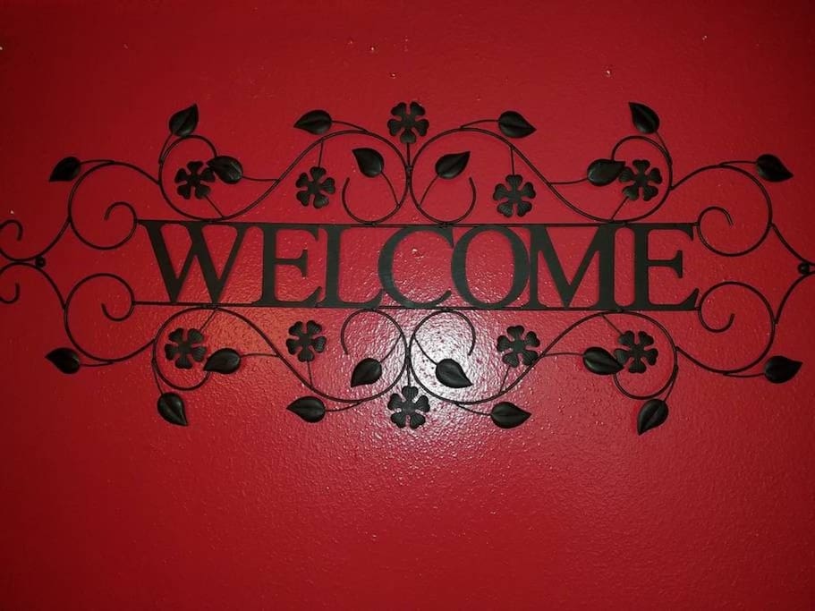 WELCOME TO OUR MELANIE LANE LOCATION PLEASE BROWSE THROUGH THE PROPERTY PICS WE WOULD LOVE FOR YOU TO CHOOSE US FOR YOUR STAY