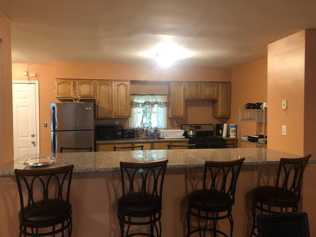 Bklyn’s Favorite Vacation Home!!!!!! gallery image 4