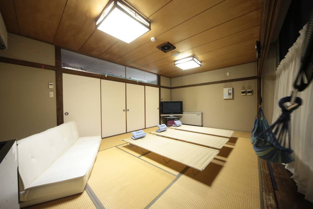 1 sofa bed, 3 extra beds, 1 hammock