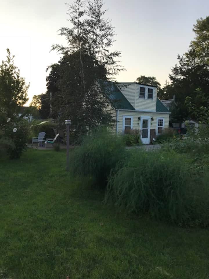 Tiny House Living Experience Cabins for Rent in Algona, Iowa, United