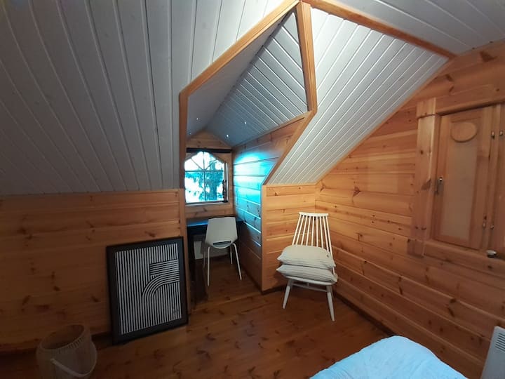 פינת עבודה בקומה העליונה