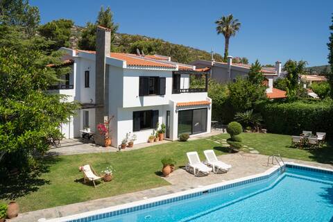 Sandals Pool Villa - Saronida Beach