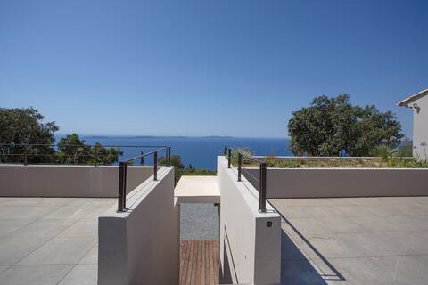 Contemporary villa with panoramic views of the sea