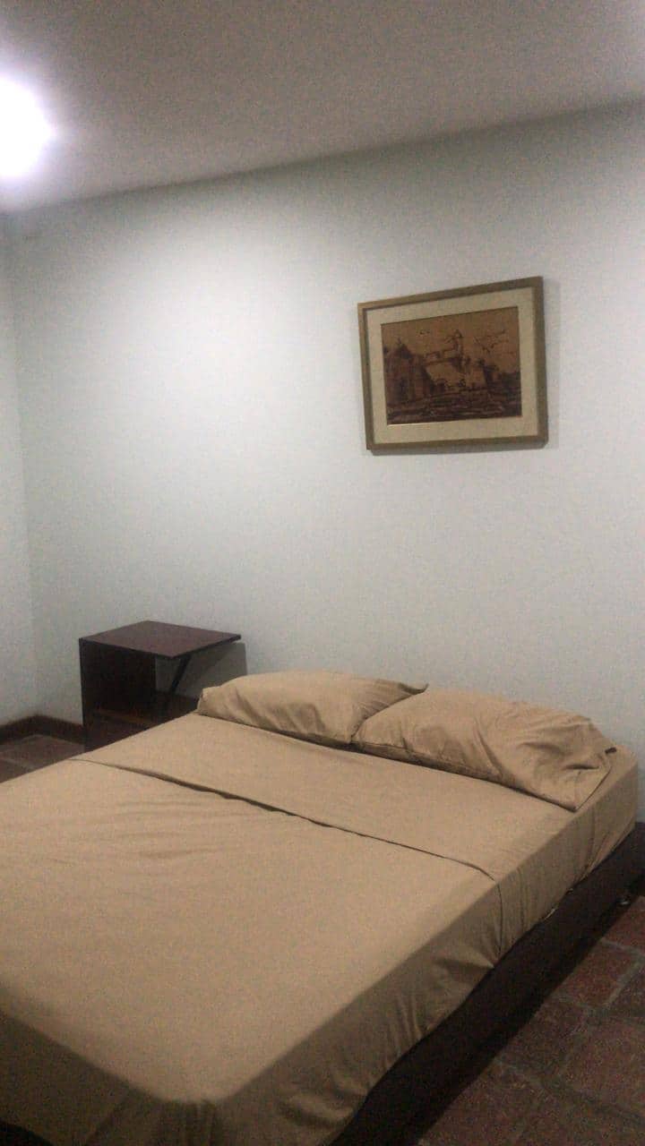 Spálňa č.2 s manželskou posteľou, jednou jednolôžkovou posteľou a klimatizáciou