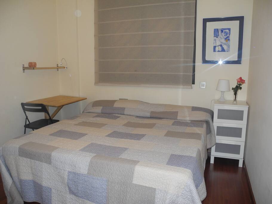 Habitación con cama doble