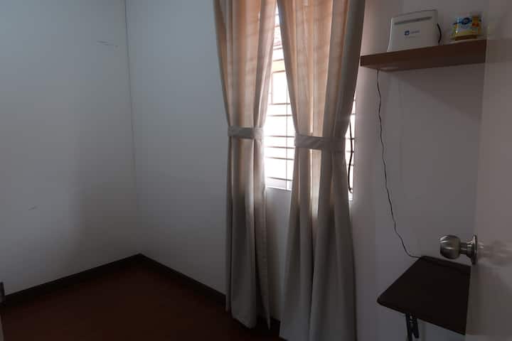 Dhoma e gjumit 3 me dyshek dyshemeje