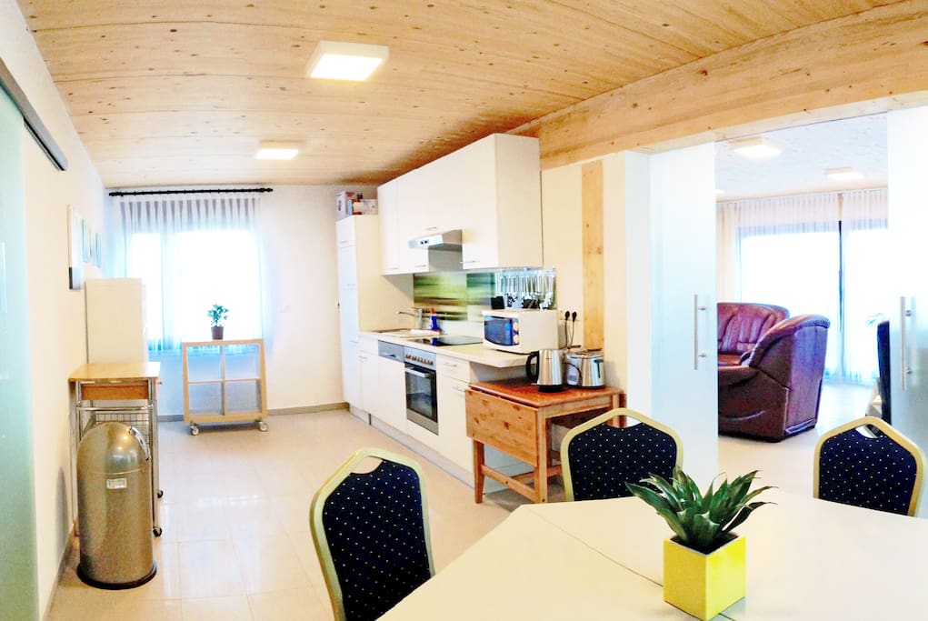 Küche + Wohnzimmer