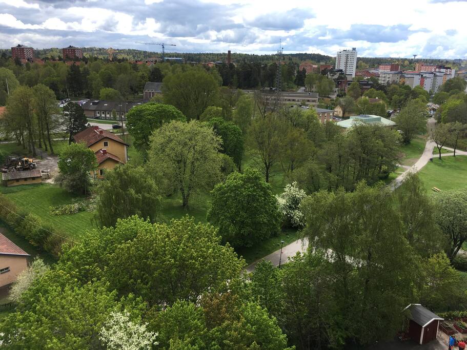 Utsikt från balkongen högst upp i huset.