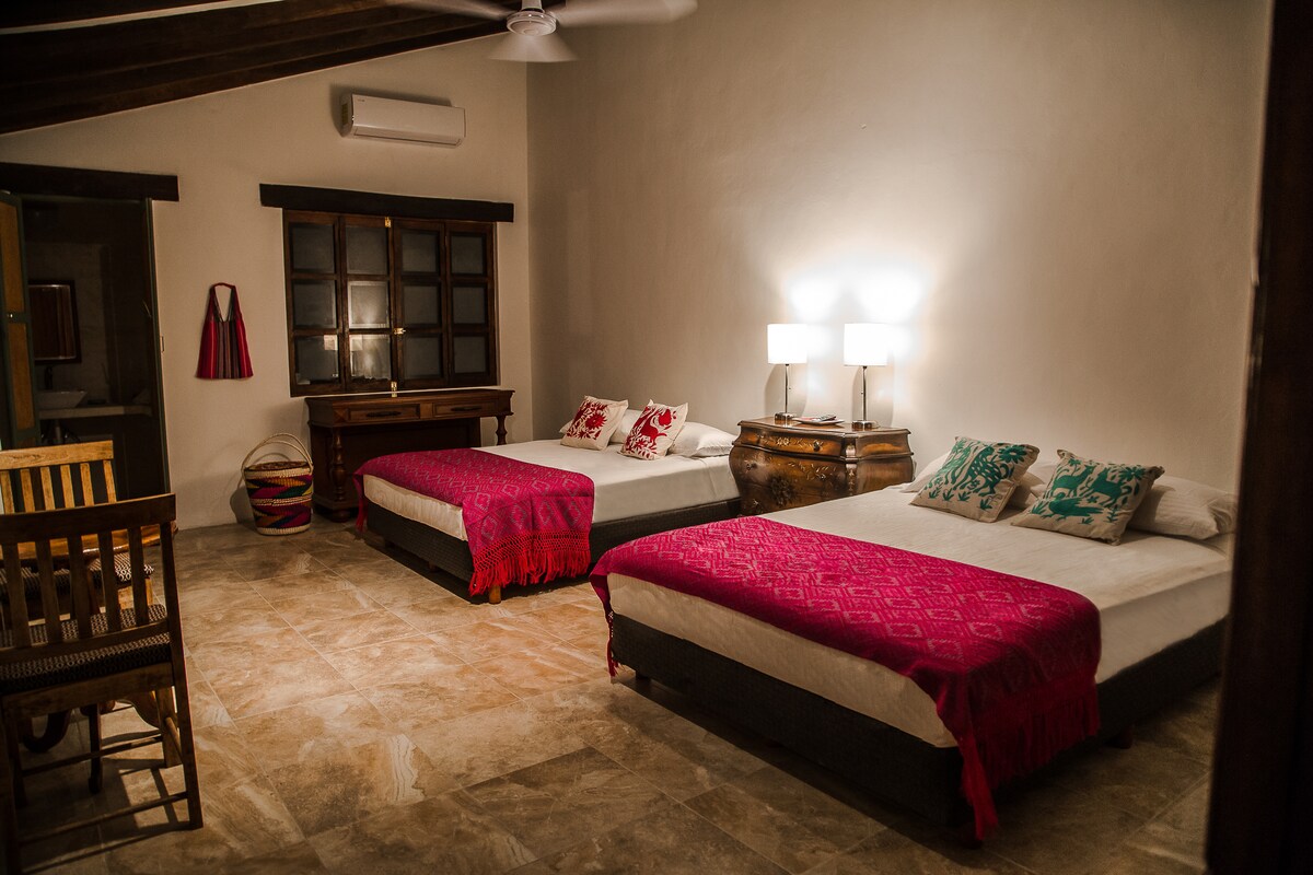 Tretia spálňa s 2 manželskými posteľami (veľká manželská posteľ) a vlastnou kúpeľňou.