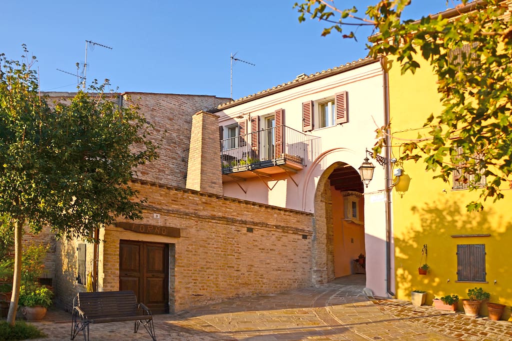La piccola piazza/balcone del paese - the small plaza of the village