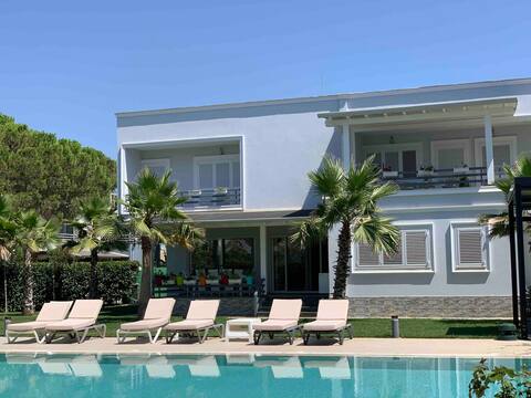 VILLA  6-bedroom front of beach with Luxury pool