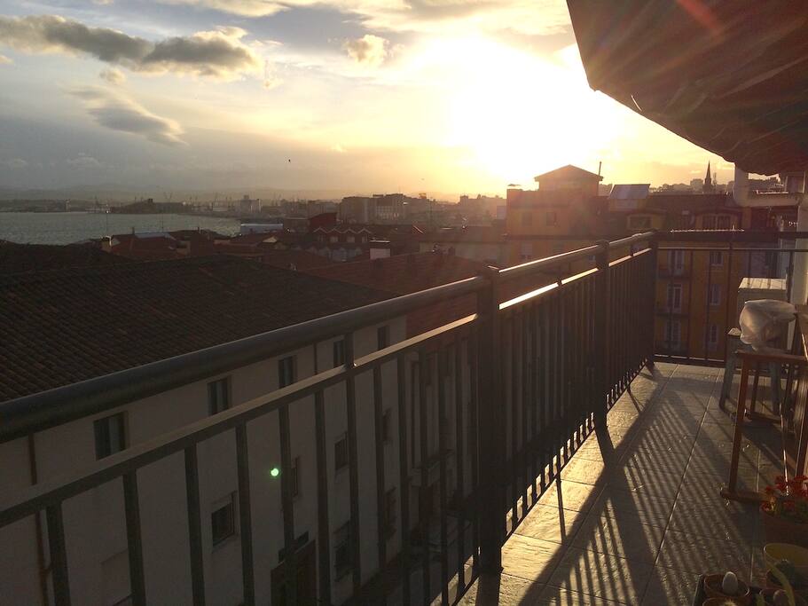 Sunset at the Terrace — Atardecer en la terraza