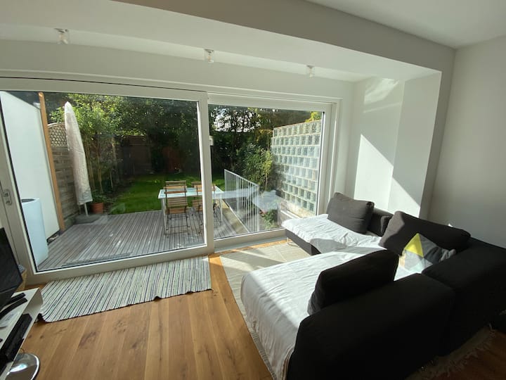 Exclusive Terraced Home With E-car Parking - Munich