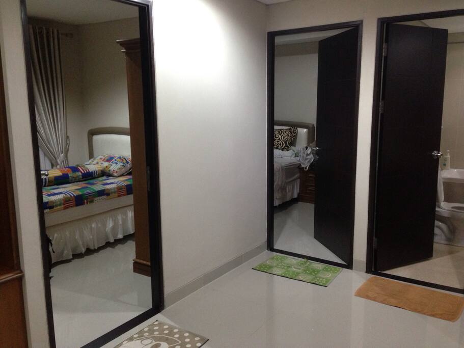 1 main bedroom with a king sized bed and 1 kids bedroom with a single sized bed.