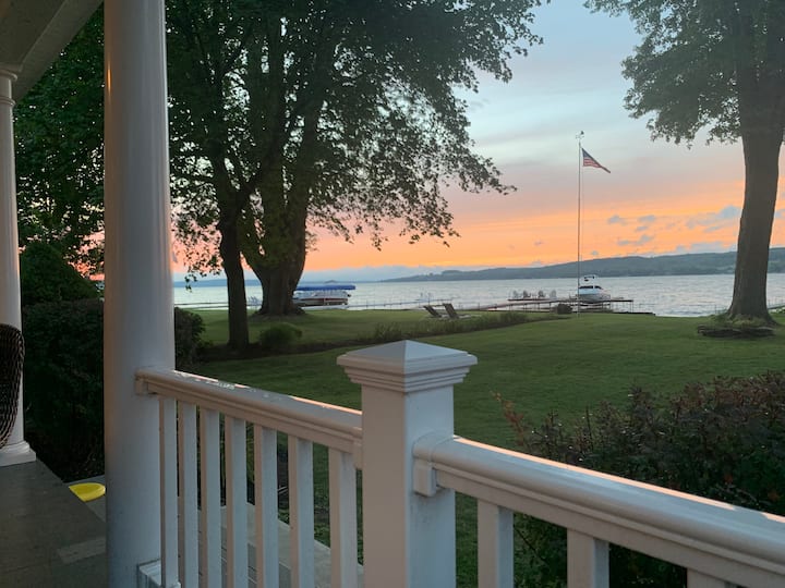 Beautiful lake front home, huge yard! Houses for Rent in Lakewood