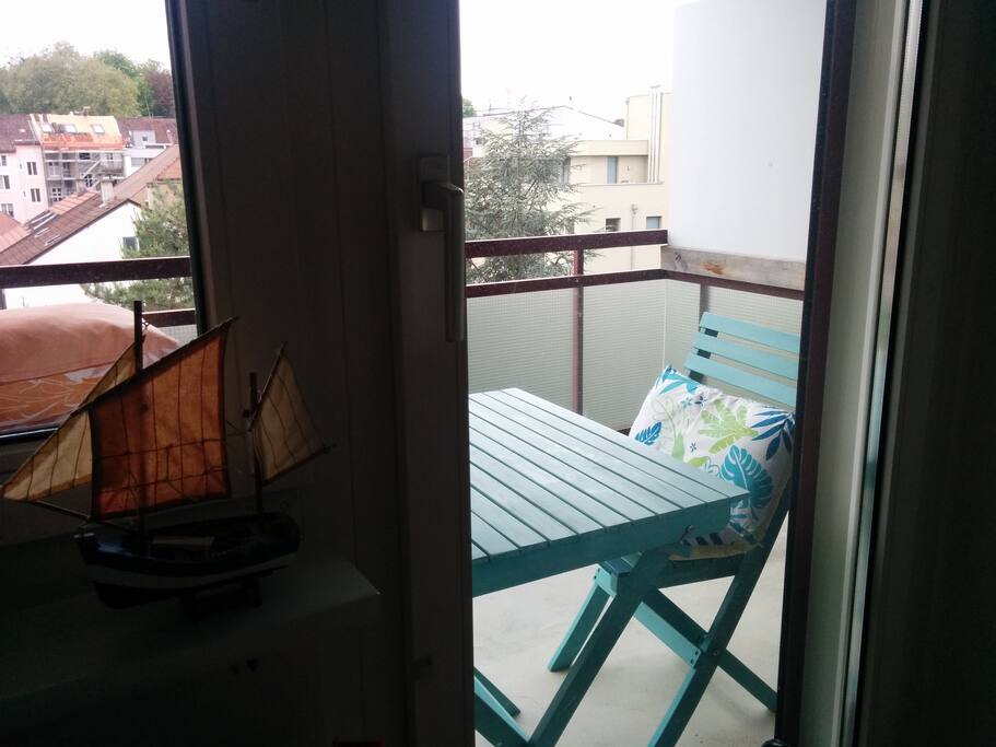 Direct access to the balcony