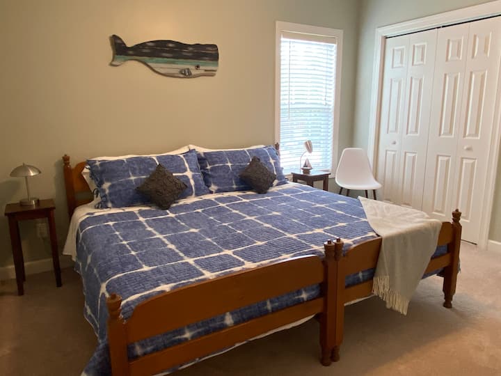 El dormitorio #2 tiene una cama tamaño king que se puede convertir en 2 camas individuales si lo solicitas.
