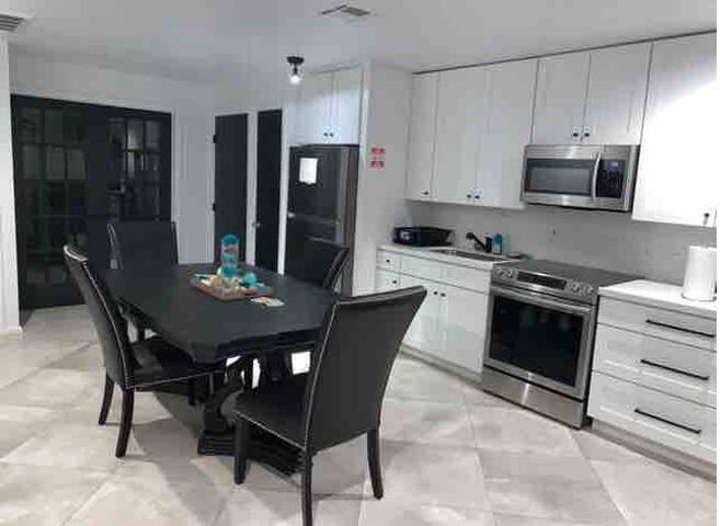 Elegant Stylish Home away from Home gallery image 3