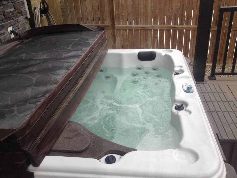 8 Person Hot Tub