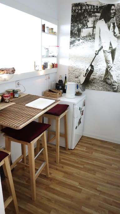 eat in an open kitchen
