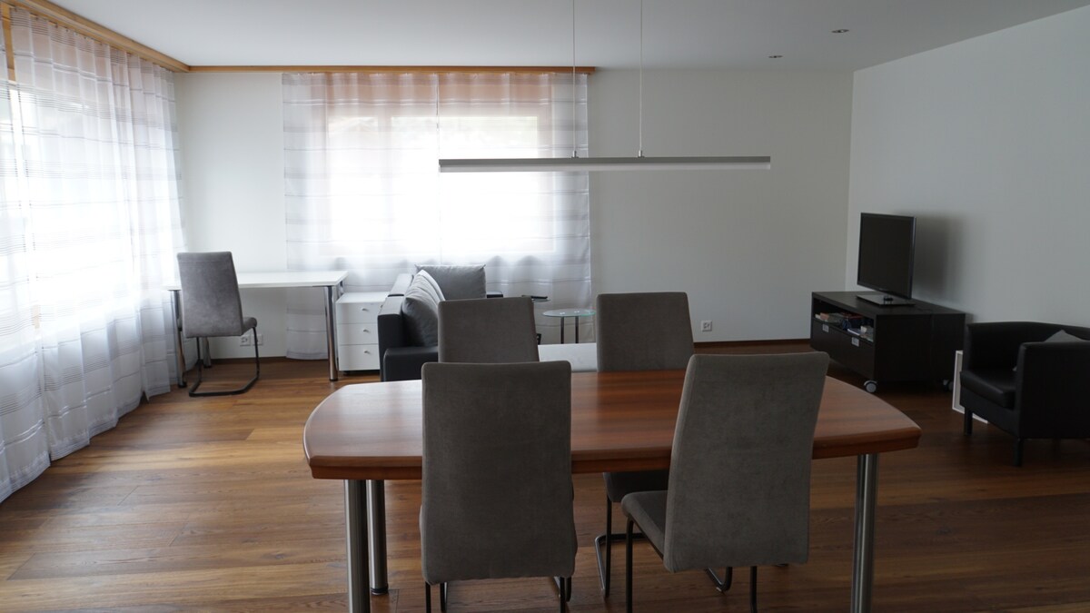 Top Airbnb: Modern apartment in the heart of Zweisimmen in Zweisimmen